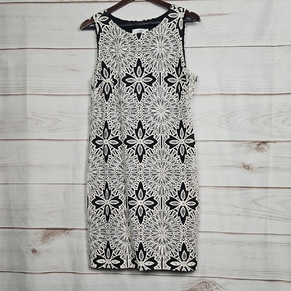 Badgley Mischka Black and White Floral Lace Sheath Dress - Size 10